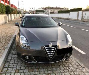 Alfa Romeo Giulietta 1.6 TDI GPS 110CV Janeiro/14 - à venda