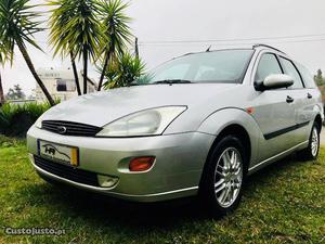 Ford Focus v Março/01 - à venda - Ligeiros