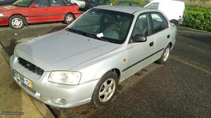 Hyundai Accent 1.3 4 portas Outubro/99 - à venda - Ligeiros