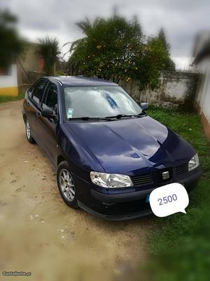 Seat Cordoba 14 CC 75cv Agosto/02 - à venda - Ligeiros