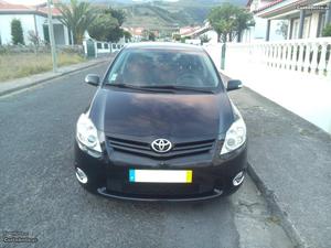 Toyota Auris 1.4 D4D Novembro/10 - à venda - Ligeiros