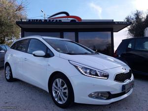 Kia Ceed SW 1.6 Crdi 128cv Novembro/13 - à venda - Ligeiros