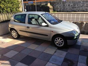 Renault Clio 1.4 RXE 100 cv Março/00 - à venda - Ligeiros