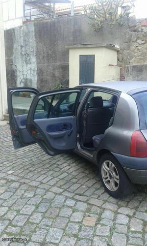 Renault Clio 1.2 D.a Abril/00 - à venda - Ligeiros