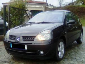 Renault Clio v Billabong Maio/03 - à venda - Ligeiros