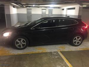 Volvo V40 D2 Dezembro/13 - à venda - Ligeiros Passageiros,