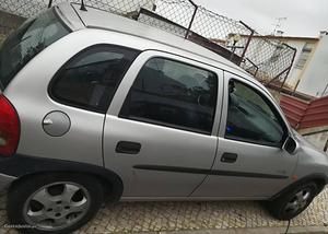 Opel Corsa Versão B Março/00 - à venda - Ligeiros