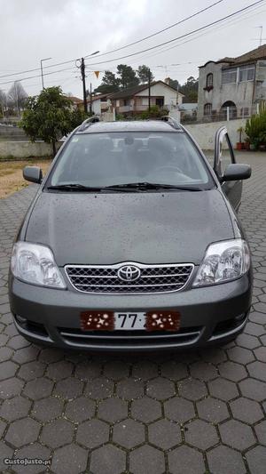 Toyota Corolla  D4D Dezembro/04 - à venda - Ligeiros