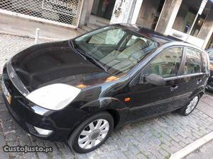 Ford Fiesta 1.4 Ghia Novembro/02 - à venda - Ligeiros