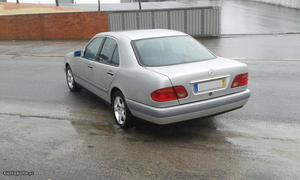 Mercedes-Benz E 220 Elegance Março/96 - à venda - Ligeiros