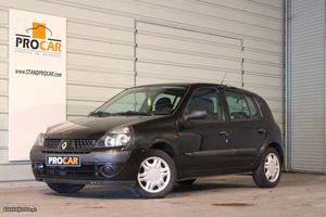 Renault Clio 1.2 Confort Março/02 - à venda - Ligeiros