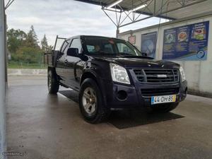 Isuzu D-Max D max 6 lugares Abril/07 - à venda - Pick-up/