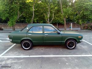 Mazda 818 Sedan Delux Janeiro/80 - à venda - Ligeiros