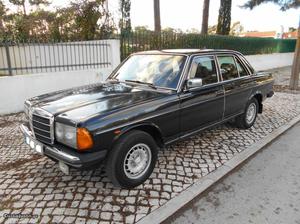 Mercedes-Benz 240 D - Ex Embaixada Maio/82 - à venda -