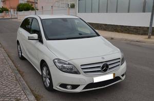 Mercedes-Benz B 200 CDI BE Outubro/12 - à venda - Ligeiros