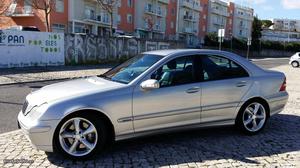 Mercedes-Benz C 200 AVANTGARDE Maio/04 - à venda - Ligeiros