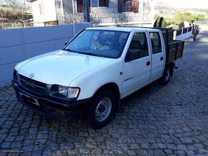 Opel Campo 2.5td 5lugares Fevereiro/99 - à venda -