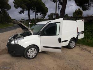 Opel Combo 1.6cc 105cv caixa de 6vds Janeiro/13 - à venda -