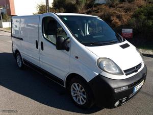 Opel Vivaro 1.9Dti A/C cx6 Maio/05 - à venda - Comerciais /