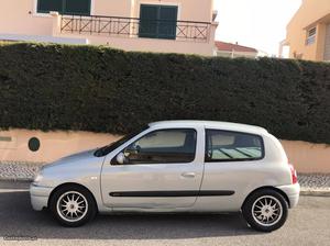 Renault Clio 1.9 d Novembro/00 - à venda - Ligeiros