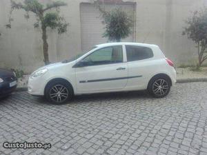 Renault Clio Março/11 - à venda - Comerciais / Van, Braga