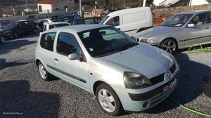 Renault Clio  v Setembro/02 - à venda - Ligeiros