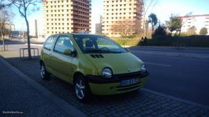 Renault Twingo v 90 mil kms Fevereiro/02 - à venda -