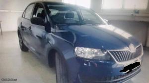 Skoda Rapid 1.6 TDI Julho/14 - à venda - Ligeiros