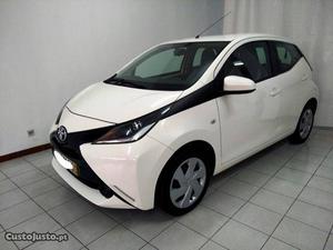 Toyota Aygo 1.0 X PLAY+AC Junho/16 - à venda - Ligeiros