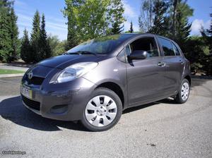 Toyota Yaris 1.0 VVT-I Junho/10 - à venda - Ligeiros