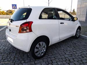 Toyota Yaris D-4D 77EUR/mes Setembro/06 - à venda -