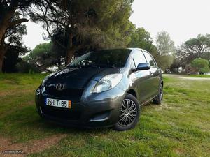 Toyota Yaris cv Junho/11 - à venda - Ligeiros