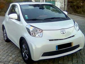 Toyota iQ 1.0 VVT-I "kms" Janeiro/12 - à venda -