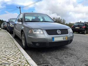 VW Passat 1.9 TDI 130 CV CX 6 Maio/03 - à venda - Ligeiros