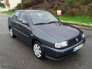 VW Polo km A/C Dezembro/99 - à venda - Ligeiros