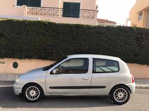 Renault Clio 1.9 d Outubro/00 - à venda - Ligeiros