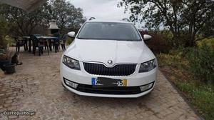 Skoda Octavia Break Março/15 - à venda - Ligeiros