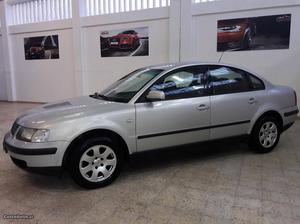 VW Passat 1.9 TDI 115cv Janeiro/00 - à venda - Ligeiros