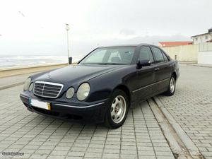 Mercedes-Benz E 220 CDI 143 cv Elegance Outubro/99 - à