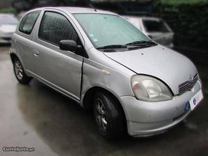 Toyota Yaris 1.4D4D - Salvado Abril/03 - à venda - Ligeiros