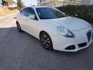 Alfa Romeo Giulietta 1.6 jtdm Julho/12 - à venda - Ligeiros