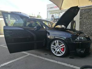 Seat Ibiza kit cupra Outubro/02 - à venda - Ligeiros