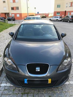 Seat Leon 1.6 TDI 105cv DSG Março/11 - à venda - Ligeiros