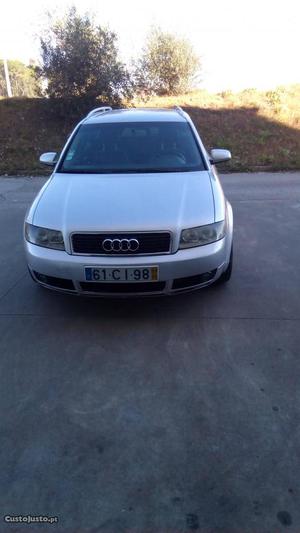 Audi A4 Advant Setembro/03 - à venda - Ligeiros