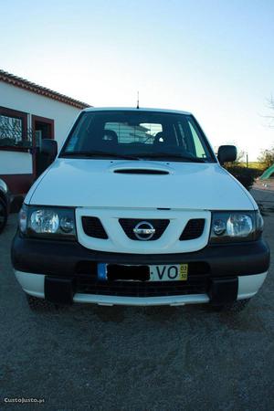 Nissan Terrano 2.7 Outubro/03 - à venda - Pick-up/