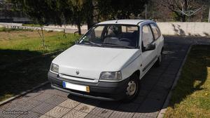 Renault Clio Fevereiro/95 - à venda - Comerciais / Van,