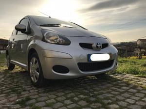 Toyota Aygo 1.0 VVT-I A/C Outubro/11 - à venda - Ligeiros