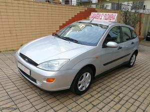 Ford Focus 1.4i - Trend A.C Março/01 - à venda - Ligeiros