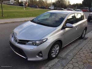 Toyota Auris Hibrido Abril/13 - à venda - Ligeiros