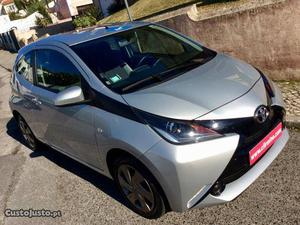 Toyota Aygo 1.0 X-play+AC Junho/15 - à venda - Ligeiros